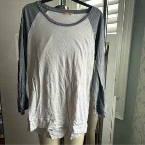 TNA Del Mar Long Raglan Sleeve Grey/Ivory Baseball T-shirt Size Medium